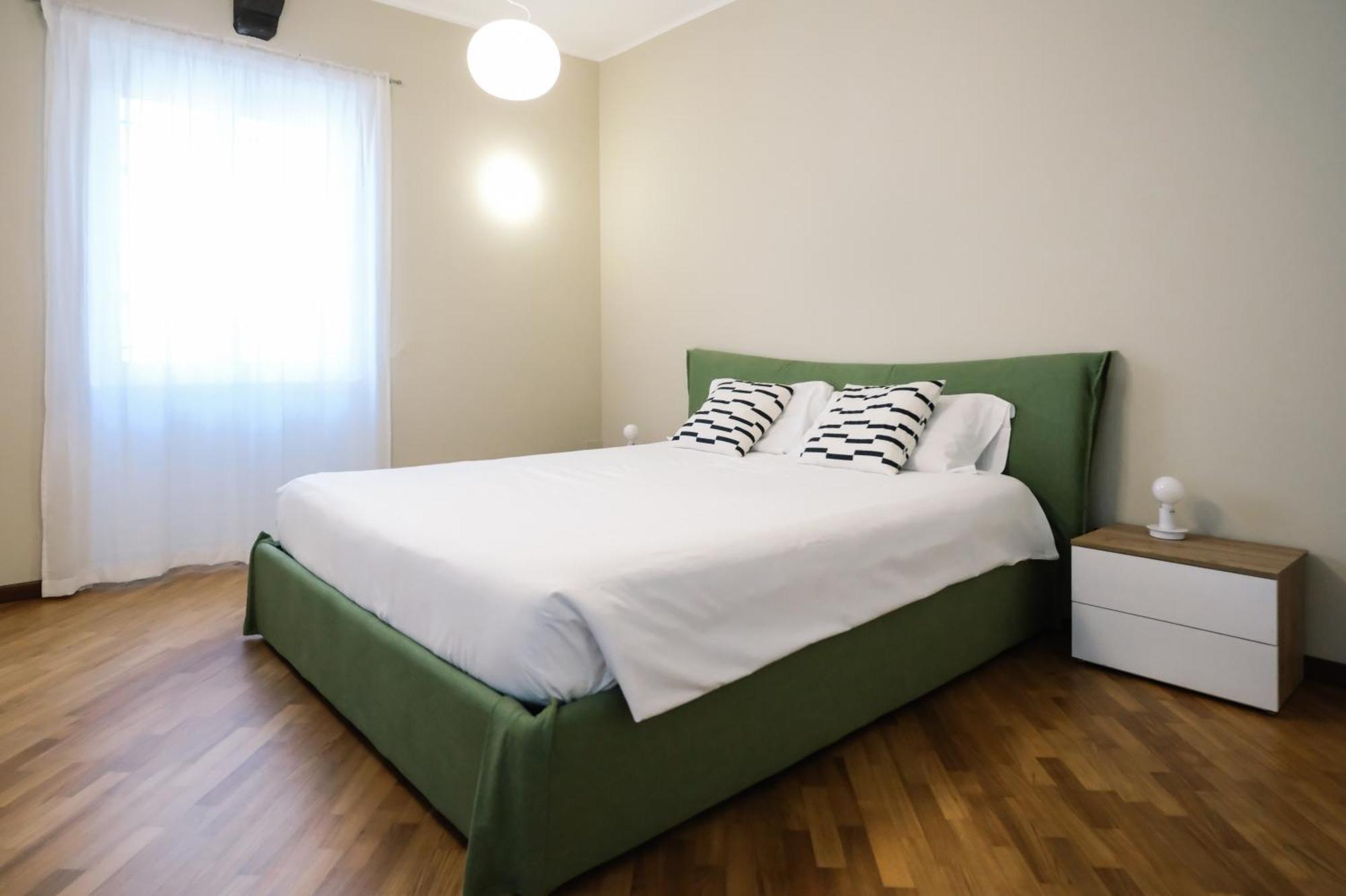 Flora Inn, Scotti'S House - Due Passi In Centro Бергамо Екстериор снимка