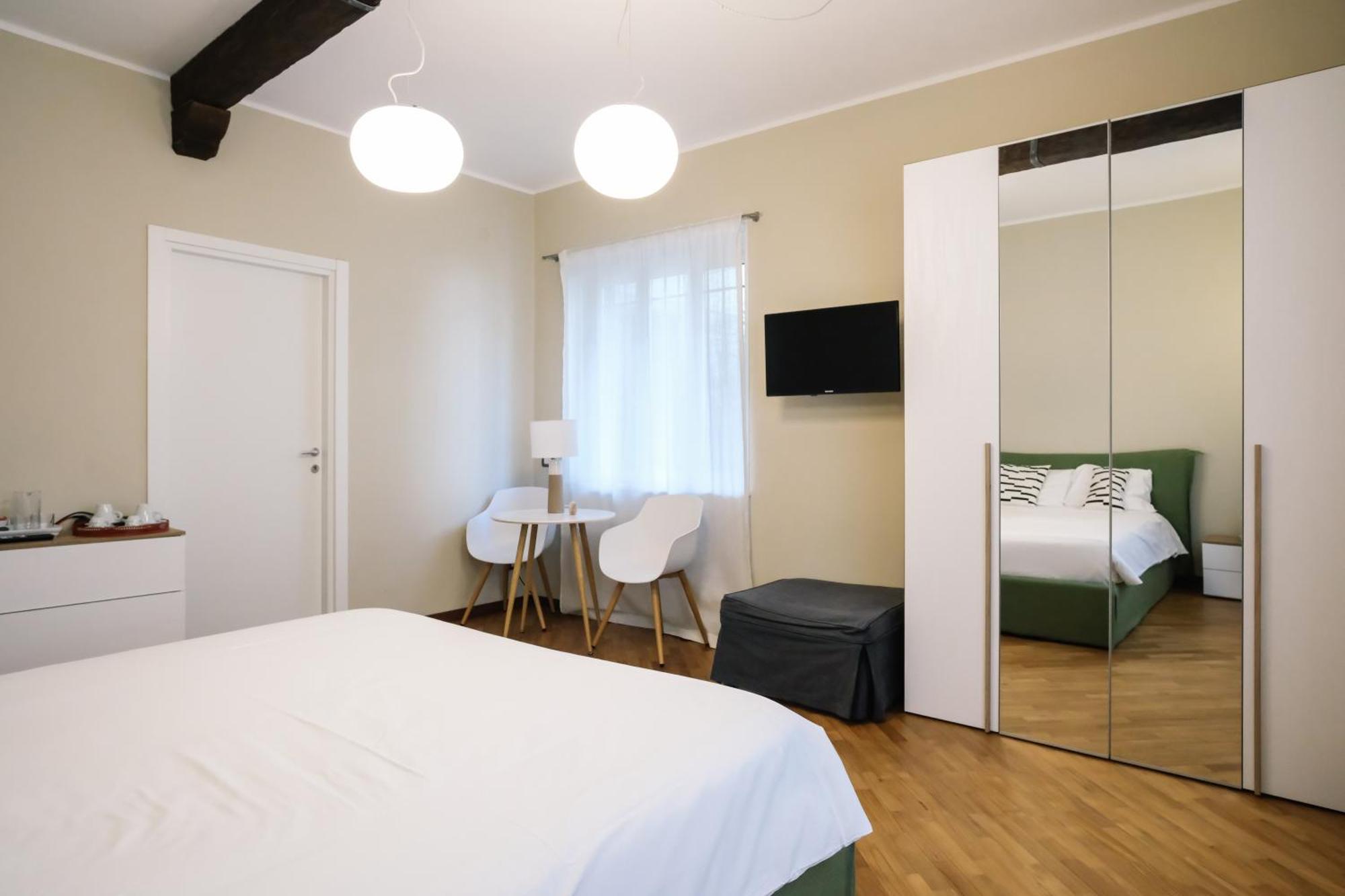 Flora Inn, Scotti'S House - Due Passi In Centro Бергамо Екстериор снимка